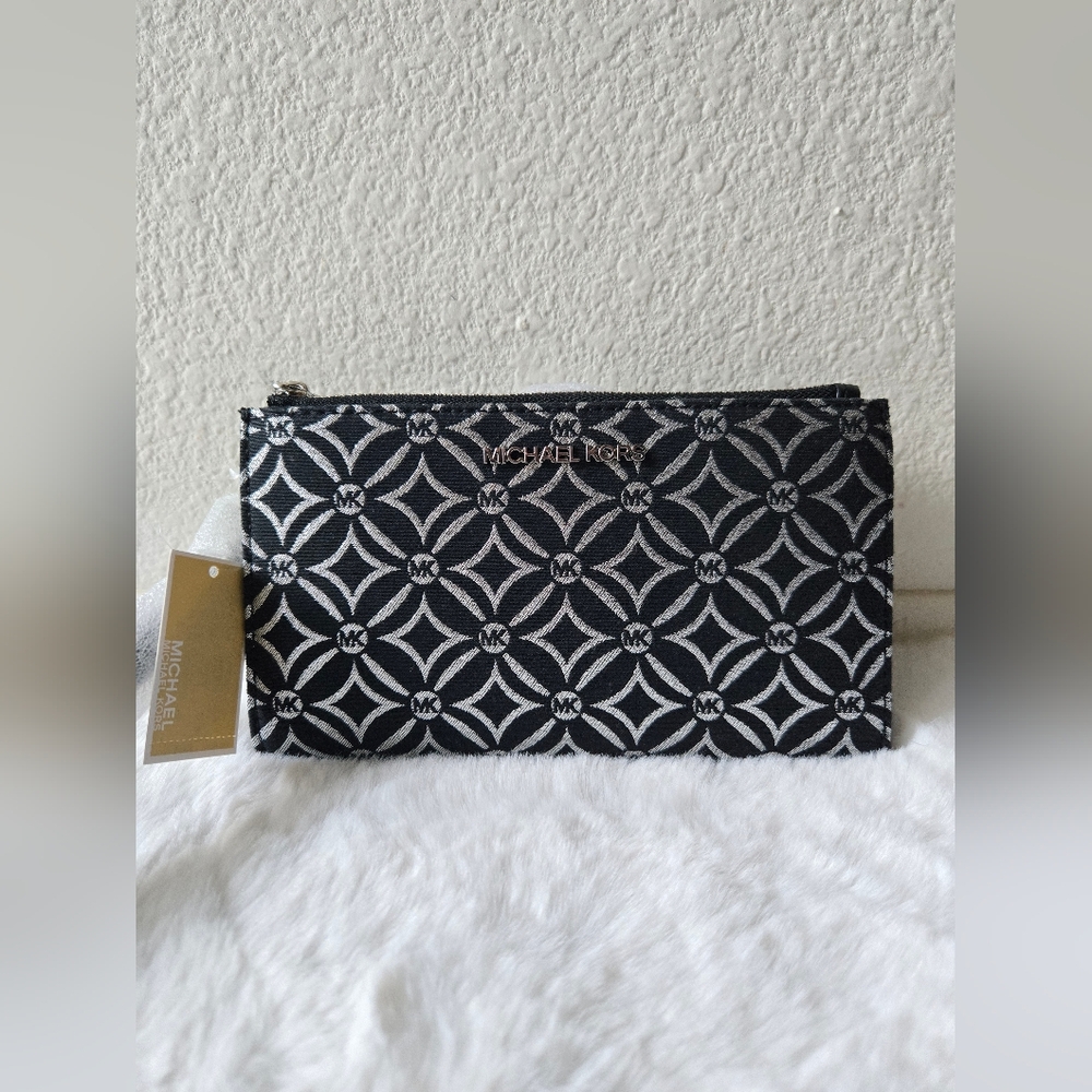 🛑SOLD‼️Michael Kors Large Double Zip Wristlet Wallet